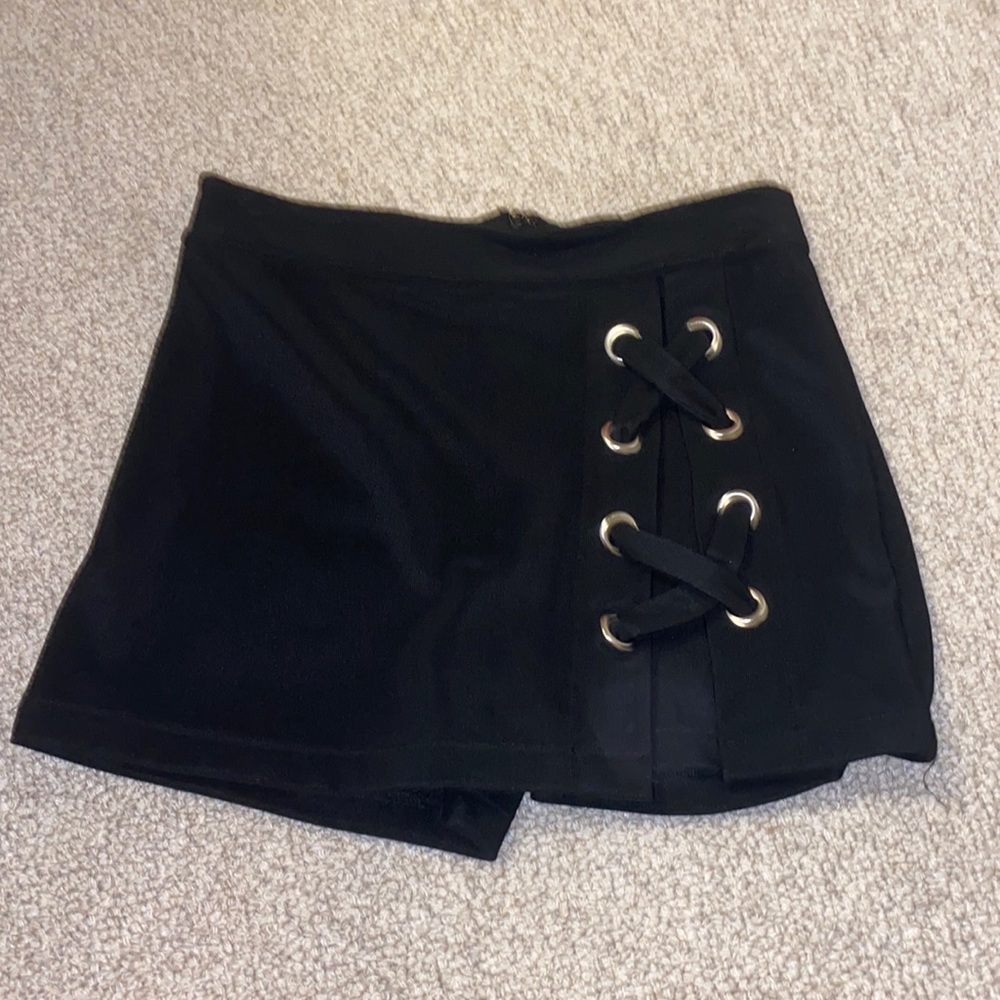 Black skort